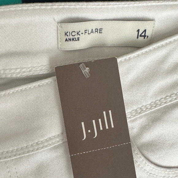 Brand New J. Jill Kick Flare White Jeans Size 14 Petite P Ankle length Raw Hem - Picture 6 of 8